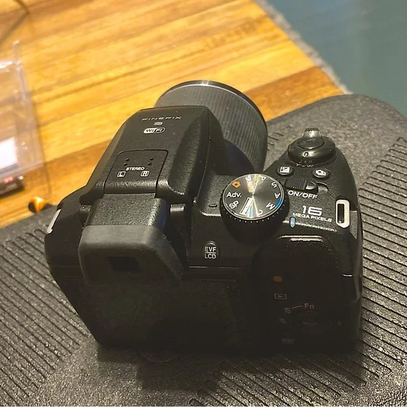 FujiFilms FinePix S9900W